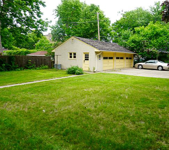 629 6th St SE Yard and Garage.JPG