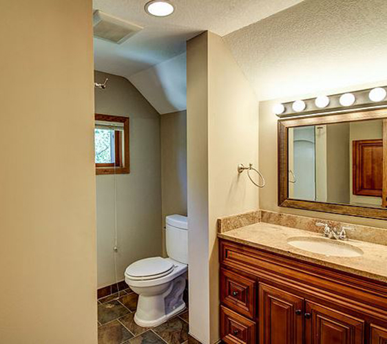 1607 Como Ave Bathroom.JPG