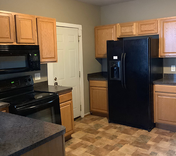 1410 7th St SE Kitchen.jpg