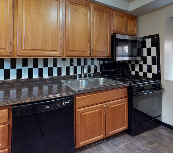 916-6th-Basement-Unit-Kitchen.jpg