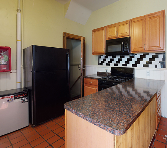 916-6th-St-SE-2-Kitchen.jpg