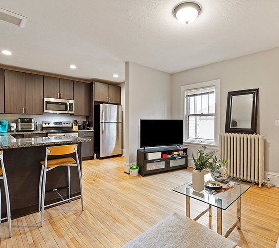 712 4th St SE_Unit 2_004.jpg