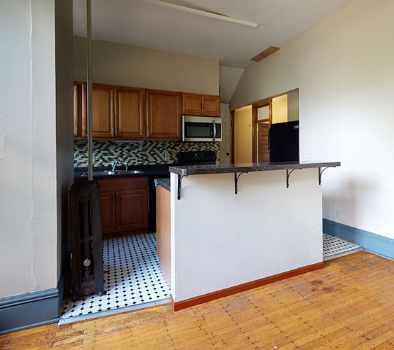 916-6th-St-SE-3-Kitchen.jpg