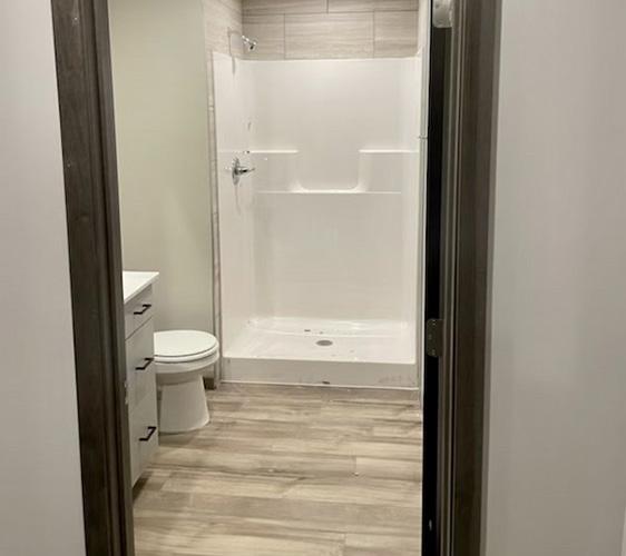 4 plex bathroom c.jpg