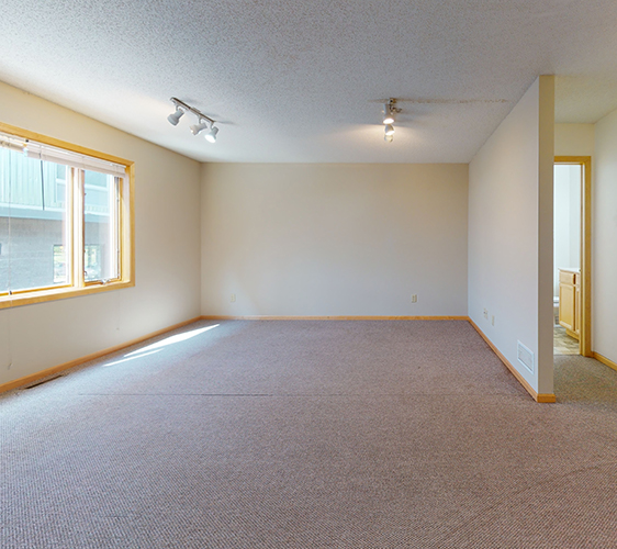 412-4th-St-SE-Unfurnished.jpg