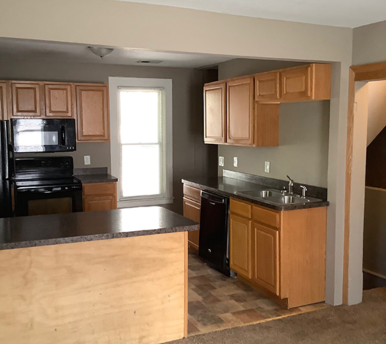 1410 7th St SE Kitchen 3.jpg