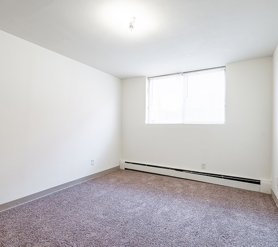 519 10th Ave SE MLS-20 (1) living.jpg